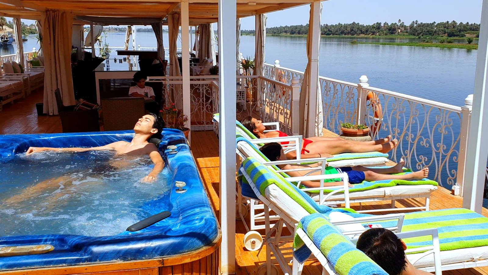 Dahabiya Nile Cruise from Luxor to Aswan