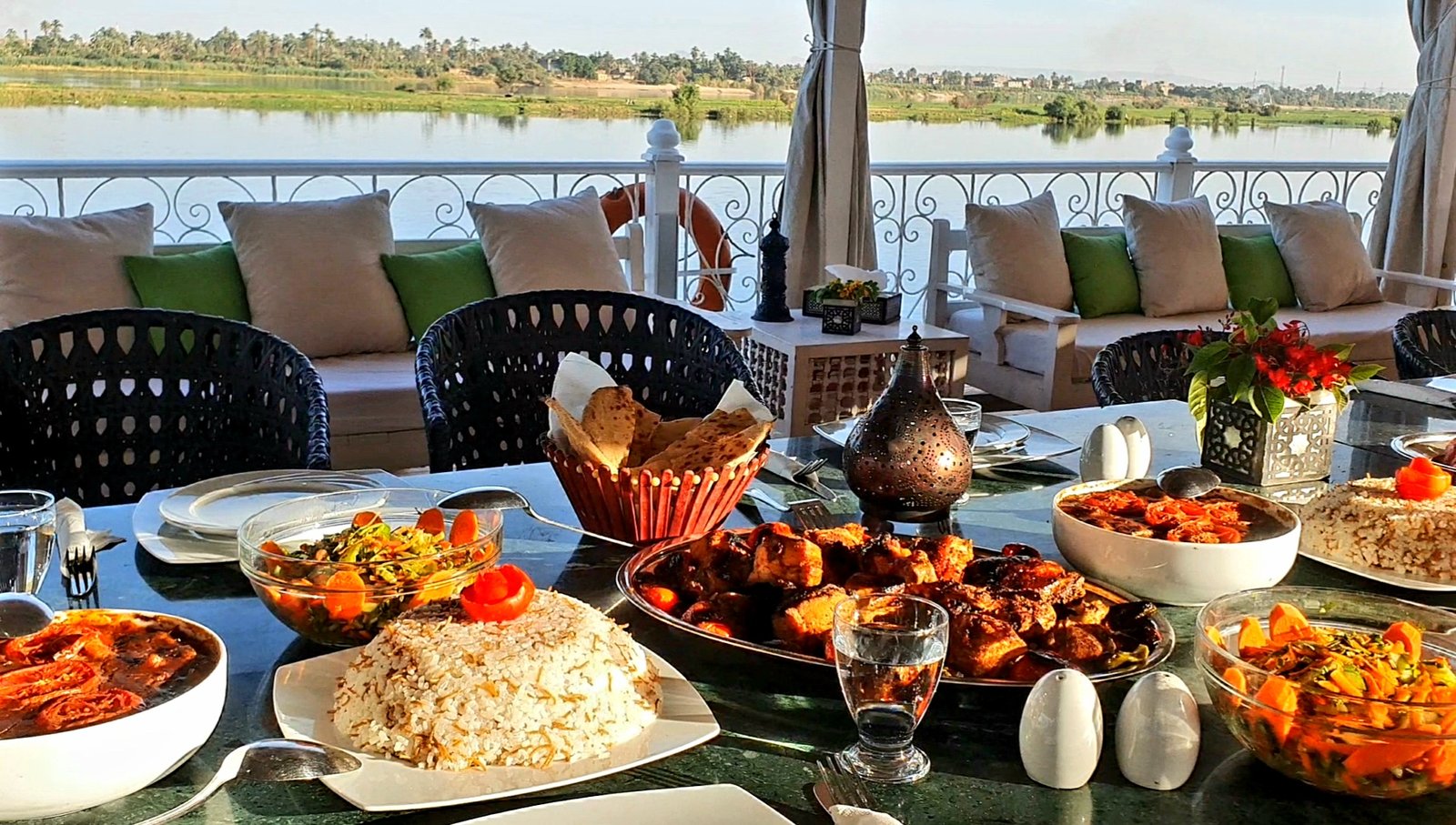 Dahabiya Nile Cruise from Luxor to Aswan