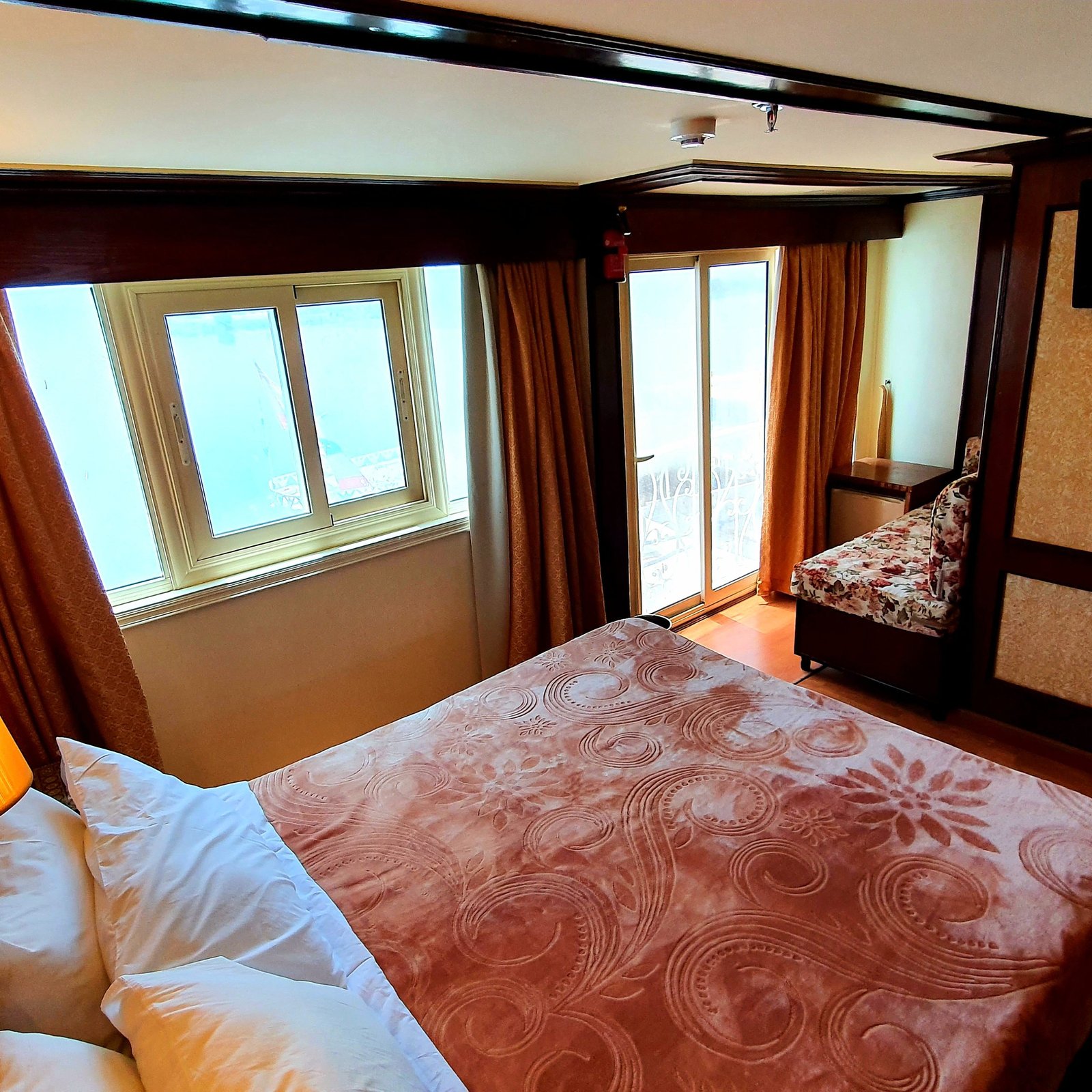 Dahabiya Nile Cruise from Luxor to Aswan