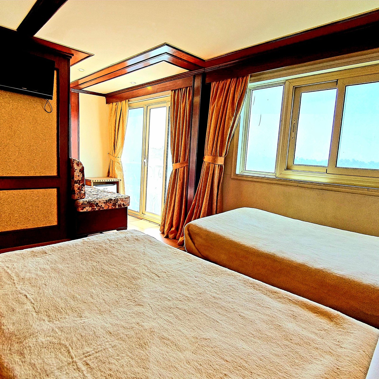 Dahabiya Nile Cruise from Luxor to Aswan